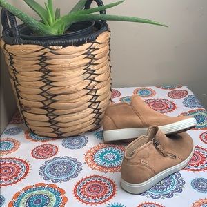 Ecco soft low cut dip bootie